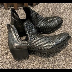 Like new Very Volatile bootie